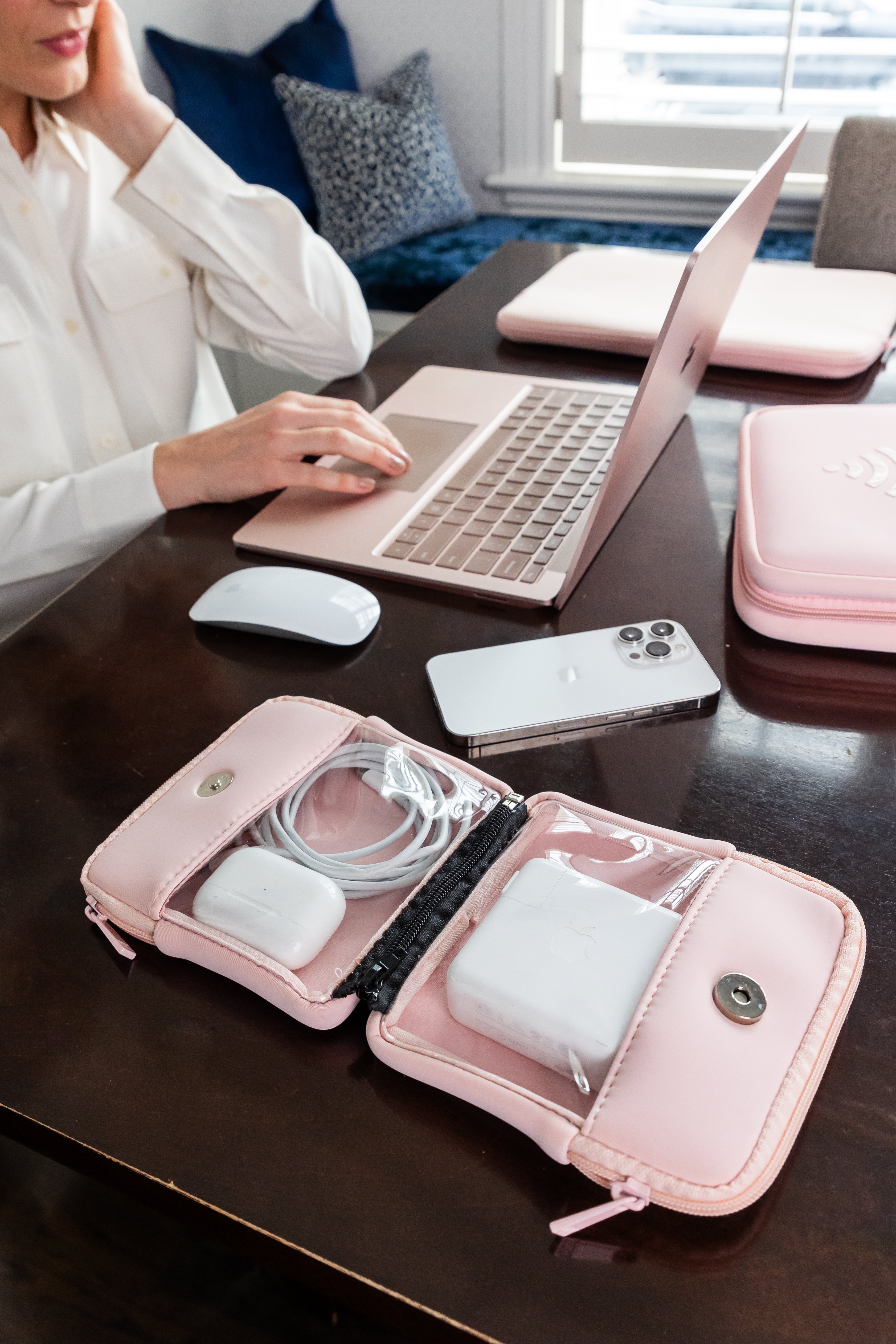THE DOUBLE DETACHABLE POUCH- APRICOT