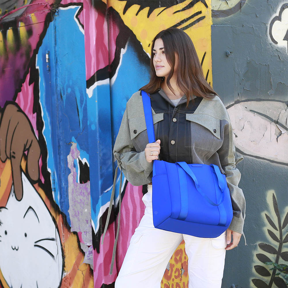 Cobalt tote bag made of neoprene