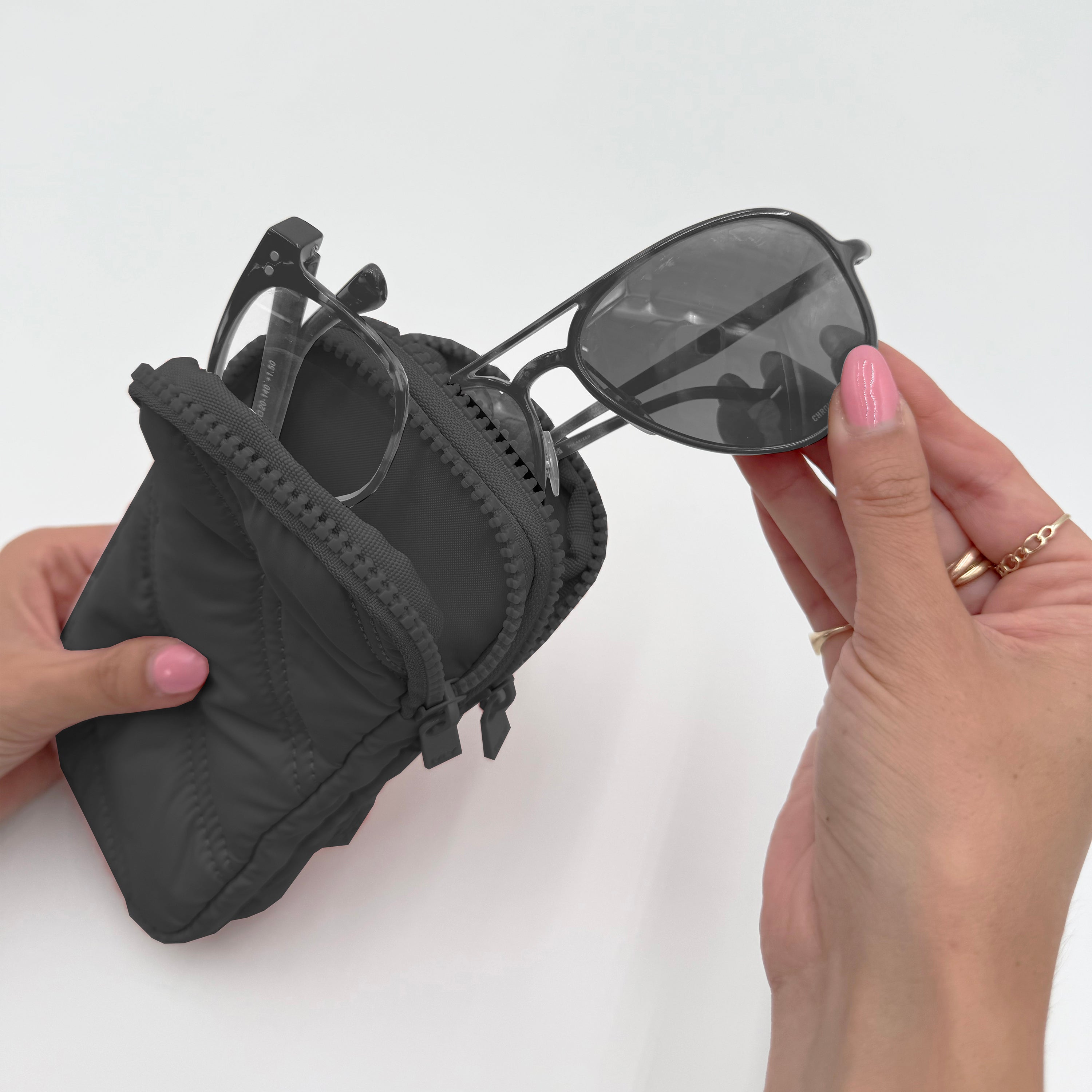 PUFFER DOUBLE EYE GLASS CASE WITH CARABINER - BLACK