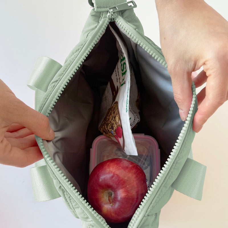 LUNCH BAG WITH REMOVABLE SHOULDER STRAP