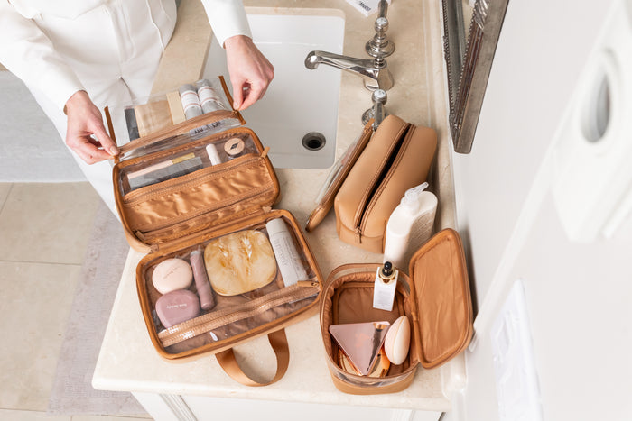 THE HANGING TOILETRY CASE - ESPRESSO
